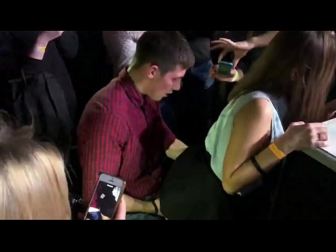 ❤️ Feusuaiga moni i se fale kalapu a Rusia. O le teine ​​Rusia e 18-tausaga le matua i totonu o le anus ma le va'a na fusu i totonu o se fale kalapu i porn sm.centr-klassiki.ru